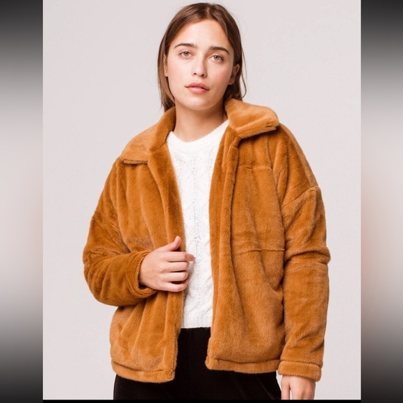 O'NEILL Merina Womens Faux Fur Jacket Peacoat Caramel Color Sz.L Oversized EUC - Picture 1 of 16